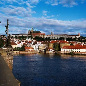 intercontinental-prague.praguehotelsweb.com/